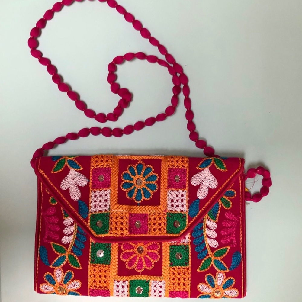 🩷 Embroidered Clutch/Crossbody Bag 🩷